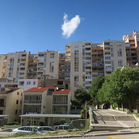 Veseli Apartment
